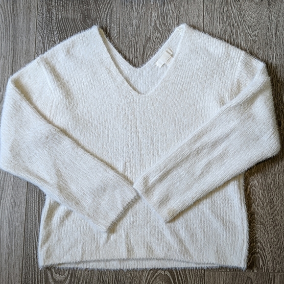 H&M Sweaters - H&M | Cropped Fuzzy V-Neck Sweater